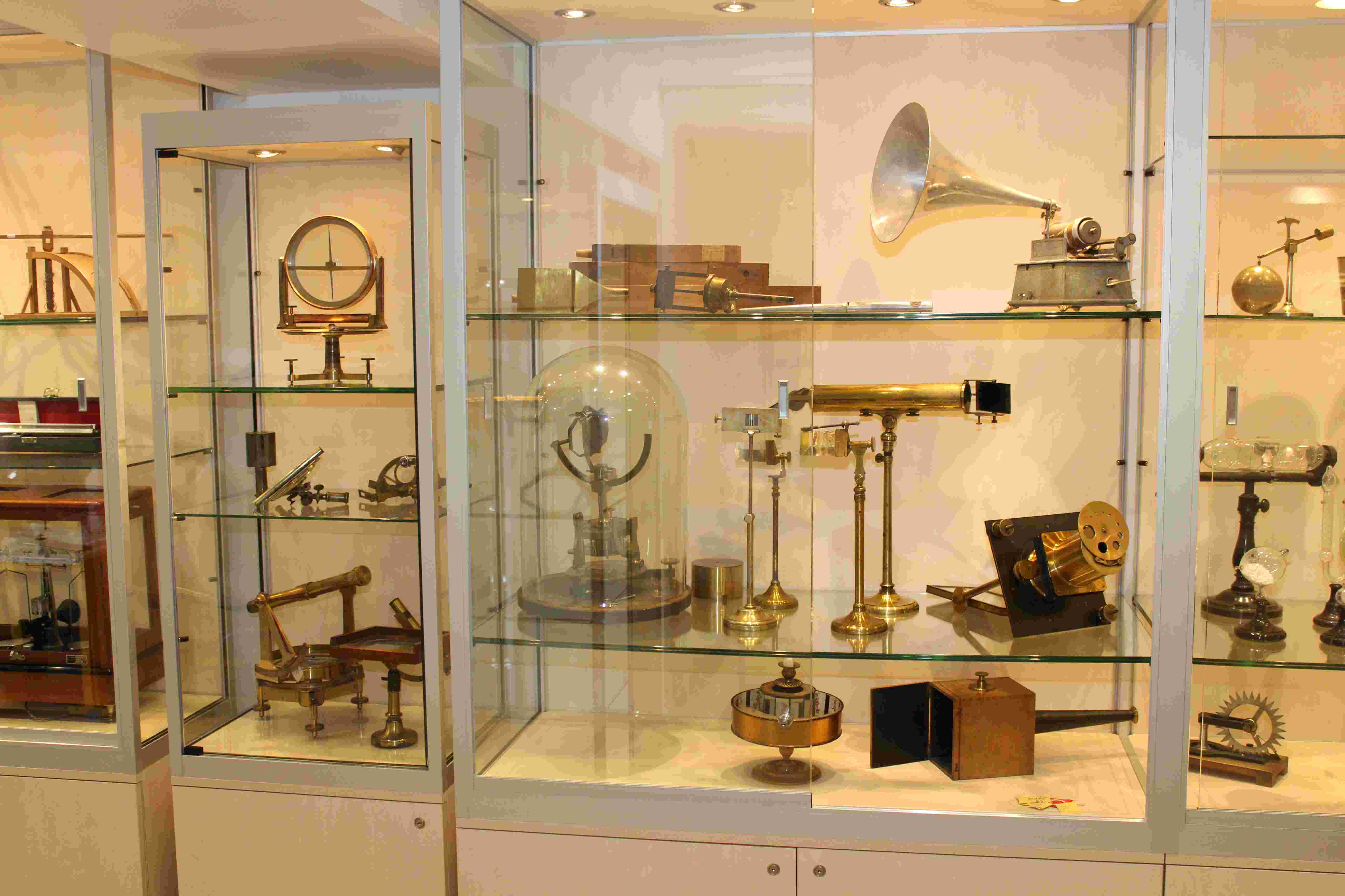 vitrines du musée
